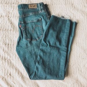 distressed LEVI jeans !!!